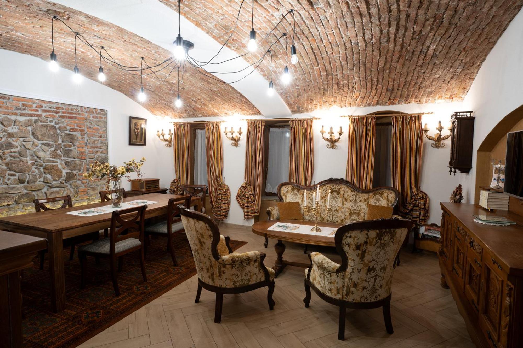 Casa Ceauș Case de vacanță